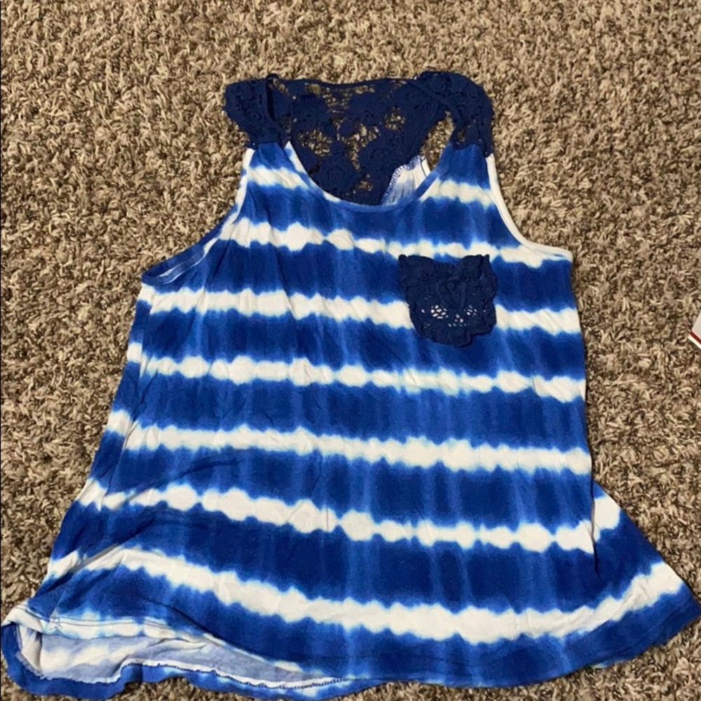 3/🔟 Blue and white tank top. Size small
